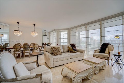 Снять в аренду квартиру в Авентура, Флорида 3 спальни, 222.04м2, № 1987919 - фото 9