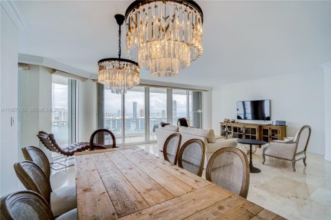 Снять в аренду квартиру в Авентура, Флорида 3 спальни, 222.04м2, № 1987919 - фото 12