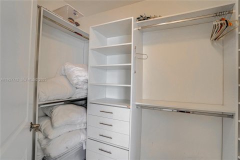 Снять в аренду квартиру в Авентура, Флорида 3 спальни, 222.04м2, № 1987919 - фото 29