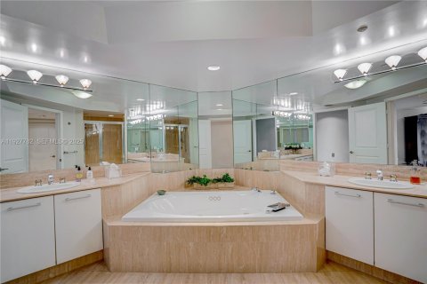 Снять в аренду квартиру в Авентура, Флорида 3 спальни, 222.04м2, № 1987919 - фото 20