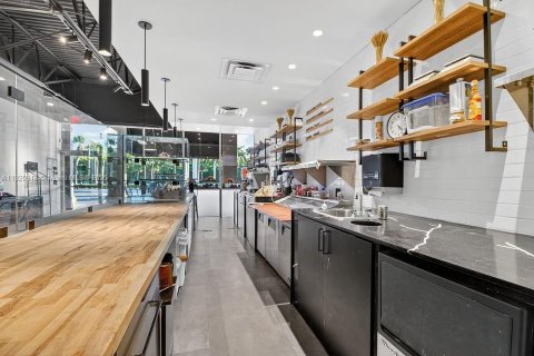 Immobilier commercial à vendre à North Miami Beach, Floride № 1975069 - photo 4