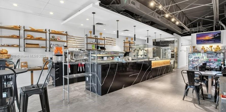 Immobilier commercial à North Miami Beach, Floride № 1975069