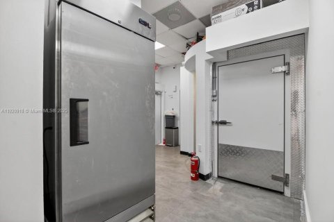 Immobilier commercial à vendre à North Miami Beach, Floride № 1975069 - photo 5