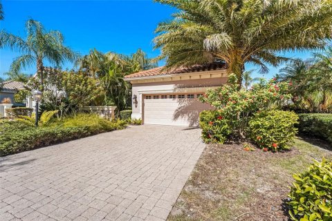 House in Lakewood Ranch, Florida 2 bedrooms, 176.79 sq.m. № 2228262