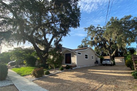 House in Sarasota, Florida 2 bedrooms, 149.2 sq.m. № 2204625 - photo 4