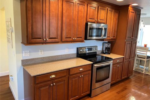 House in Sarasota, Florida 2 bedrooms, 149.2 sq.m. № 2204625 - photo 6