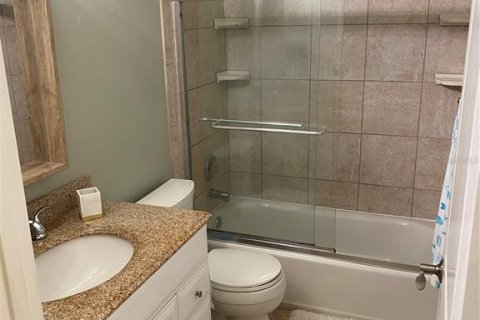 House in Sarasota, Florida 2 bedrooms, 149.2 sq.m. № 2204625 - photo 12