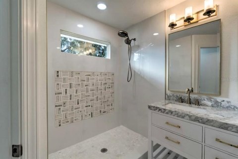 House in Sarasota, Florida 2 bedrooms, 149.2 sq.m. № 2204625 - photo 9