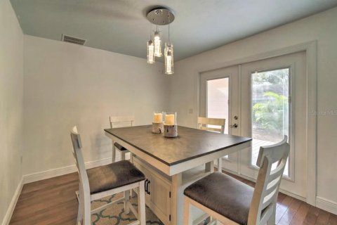 House in Sarasota, Florida 2 bedrooms, 149.2 sq.m. № 2204625 - photo 15