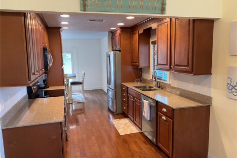 House in Sarasota, Florida 2 bedrooms, 149.2 sq.m. № 2204625 - photo 5