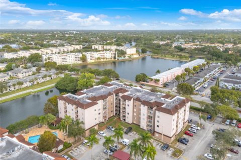 Apartamento en alquiler en Miami, Florida, 2 dormitorios, 81.48 m2 № 1982558 - foto 22