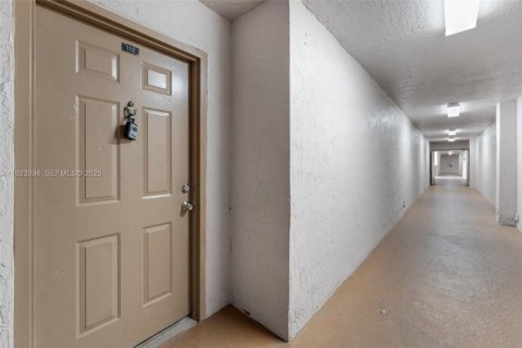 Apartamento en alquiler en Miami, Florida, 2 dormitorios, 81.48 m2 № 1982558 - foto 19