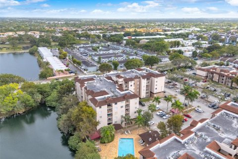 Apartamento en alquiler en Miami, Florida, 2 dormitorios, 81.48 m2 № 1982558 - foto 24