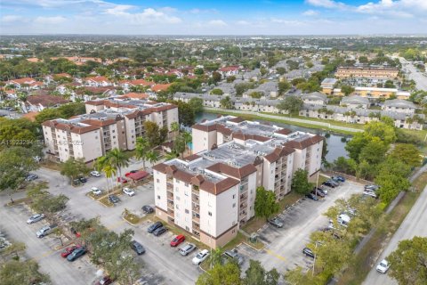 Apartamento en alquiler en Miami, Florida, 2 dormitorios, 81.48 m2 № 1982558 - foto 30