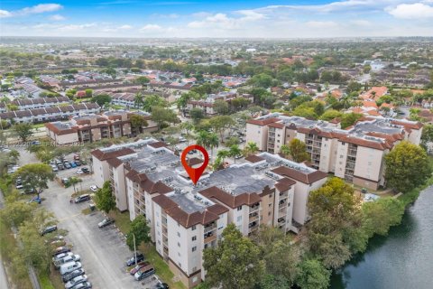 Apartamento en alquiler en Miami, Florida, 2 dormitorios, 81.48 m2 № 1982558 - foto 29