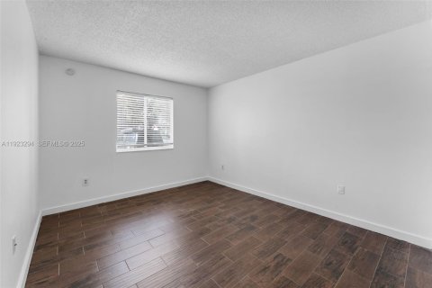 Apartamento en alquiler en Miami, Florida, 2 dormitorios, 81.48 m2 № 1982558 - foto 15