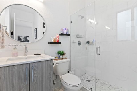 House in Miami, Florida 5 bedrooms, 245.54 sq.m. № 2058324 - photo 19