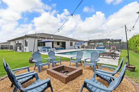 House in Miami, Florida 5 bedrooms, 245.54 sq.m. № 2058324 - photo 26