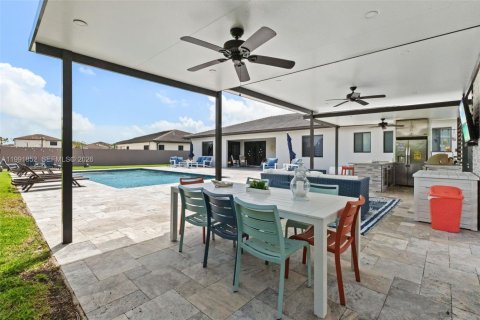 House in Miami, Florida 5 bedrooms, 245.54 sq.m. № 2058324 - photo 25