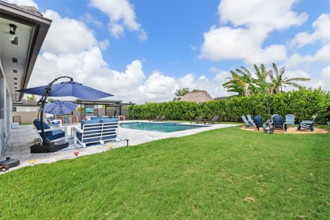 House in Miami, Florida 5 bedrooms, 245.54 sq.m. № 2058324 - photo 30