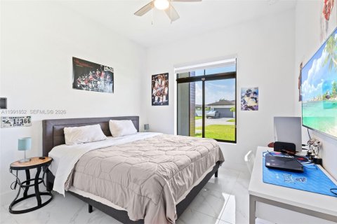 House in Miami, Florida 5 bedrooms, 245.54 sq.m. № 2058324 - photo 15