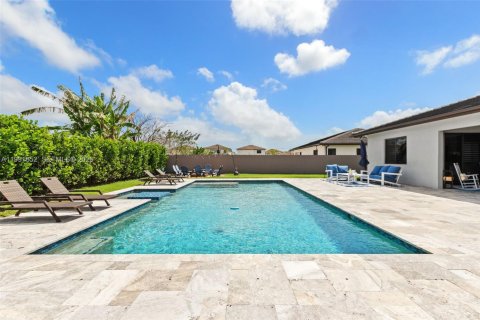 House in Miami, Florida 5 bedrooms, 245.54 sq.m. № 2058324 - photo 29