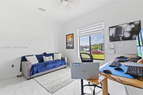 House in Miami, Florida 5 bedrooms, 245.54 sq.m. № 2058324 - photo 22