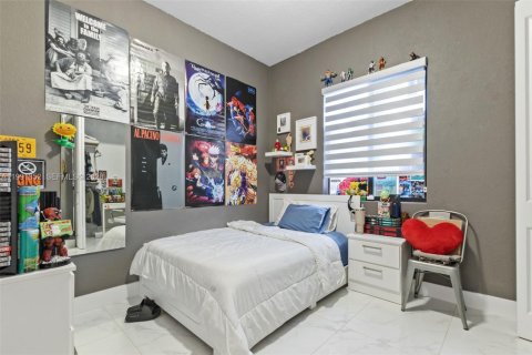 House in Miami, Florida 5 bedrooms, 245.54 sq.m. № 2058324 - photo 20