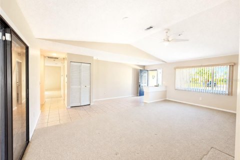 Villa ou maison à vendre à Palm Coast, Floride: 4 chambres, 183.57 m2 № 2433422 - photo 8