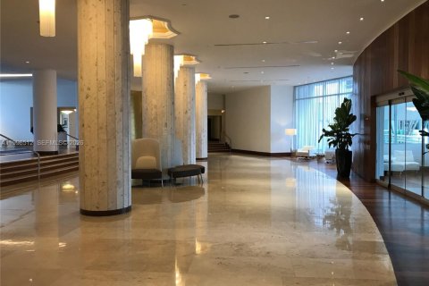 Condo in Miami Beach, Florida, 2 bedrooms  № 2058436 - photo 19