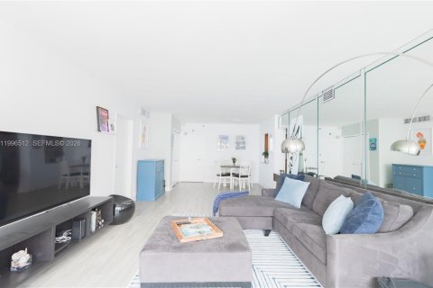 Condo in Miami Beach, Florida, 2 bedrooms  № 2058436 - photo 3