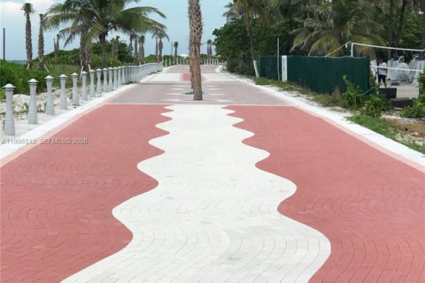 Condo in Miami Beach, Florida, 2 bedrooms  № 2058436 - photo 21