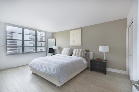 Condo in Miami Beach, Florida, 2 bedrooms  № 2058436 - photo 8