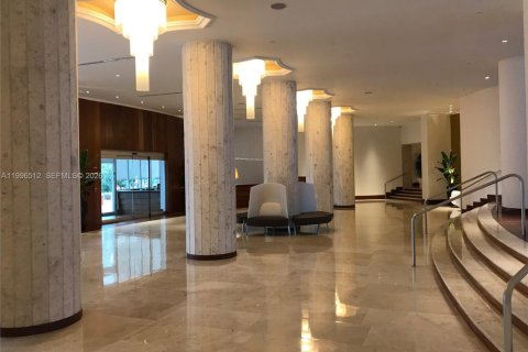 Condo in Miami Beach, Florida, 2 bedrooms  № 2058436 - photo 17