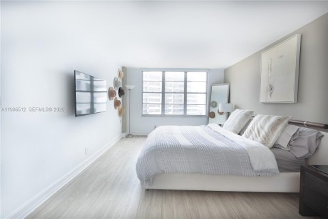Condo in Miami Beach, Florida, 2 bedrooms  № 2058436 - photo 9