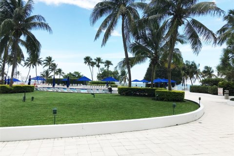 Condo in Miami Beach, Florida, 2 bedrooms  № 2058436 - photo 20