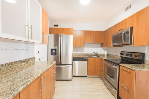 Condo in Miami Beach, Florida, 2 bedrooms  № 2058436 - photo 7