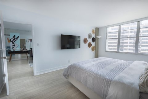 Condo in Miami Beach, Florida, 2 bedrooms  № 2058436 - photo 10