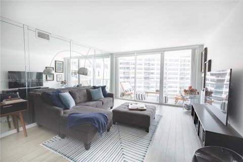 Condo in Miami Beach, Florida, 2 bedrooms  № 2058436 - photo 2