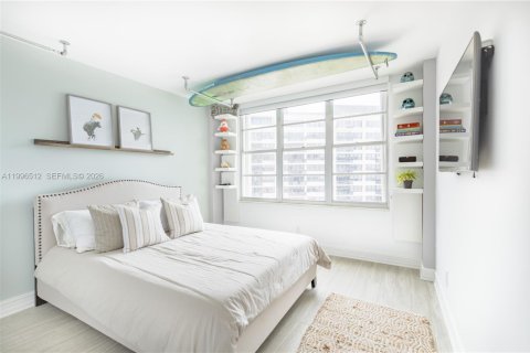 Condo in Miami Beach, Florida, 2 bedrooms  № 2058436 - photo 14