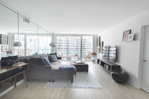 Condo in Miami Beach, Florida, 2 bedrooms  № 2058436 - photo 4