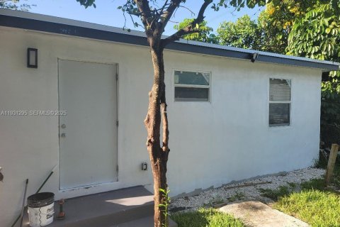 Casa en alquiler en Miami, Florida, 2 dormitorios, 78.97 m2 № 1989845 - foto 6