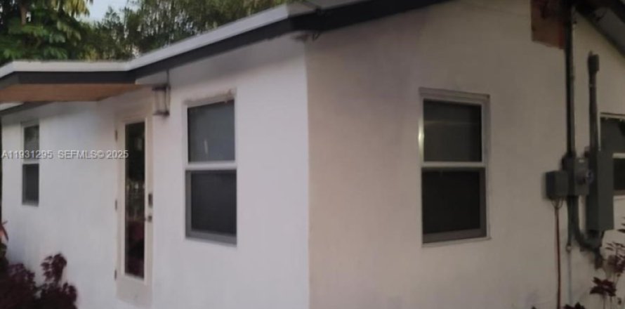 Casa en Miami, Florida 2 dormitorios, 78.97 m2 № 1989845