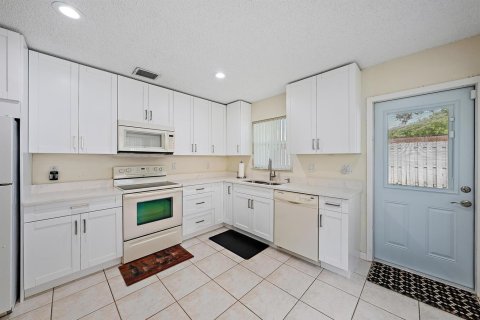 Villa ou maison à vendre à Lake Worth, Floride: 3 chambres, 129.88 m2 № 2376972 - photo 4