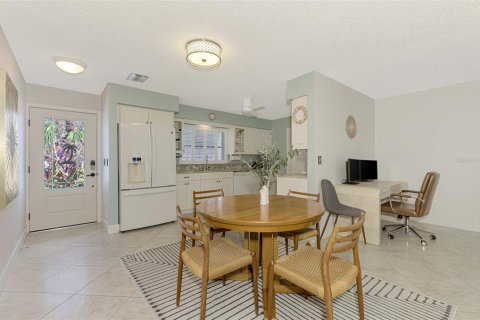 House in Englewood, Florida 2 bedrooms, 112.04 sq.m. № 1564887 - photo 4