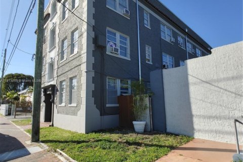 Copropriété à louer à Miami, Floride: 2 chambres, 1148.64 m2 № 1969412 - photo 2