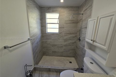 Copropriété à louer à Miami, Floride: 2 chambres, 1148.64 m2 № 1969412 - photo 18