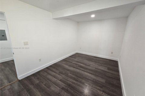 Copropriété à louer à Miami, Floride: 2 chambres, 1148.64 m2 № 1969412 - photo 12