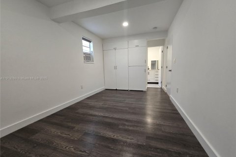 Copropriété à louer à Miami, Floride: 2 chambres, 1148.64 m2 № 1969412 - photo 16