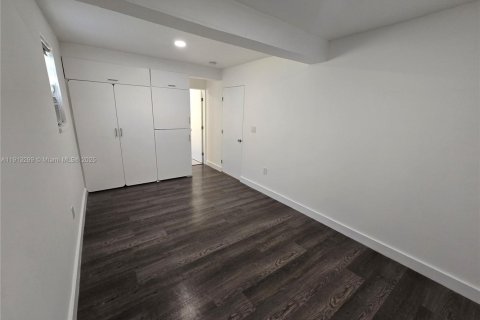 Copropriété à louer à Miami, Floride: 2 chambres, 1148.64 m2 № 1969412 - photo 13